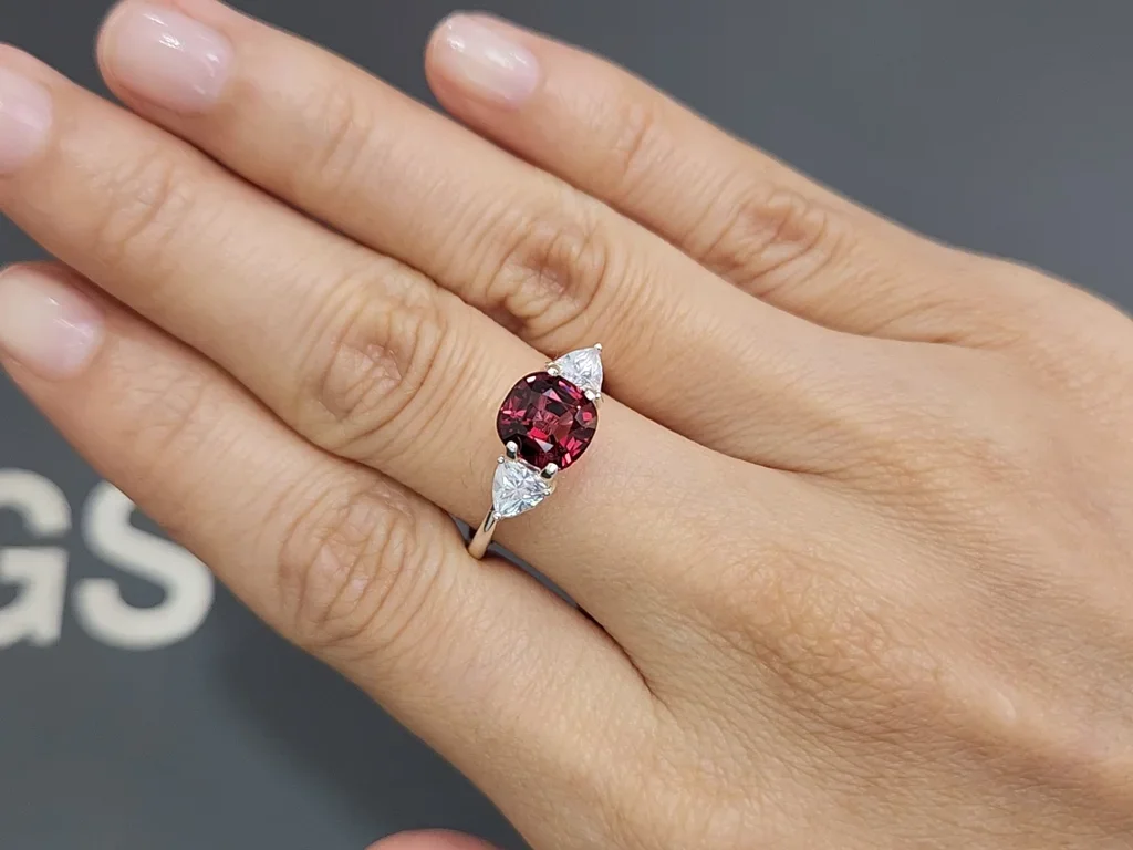 Intense red cushion-cut spinel 2.34 carats, Burma  Image №5