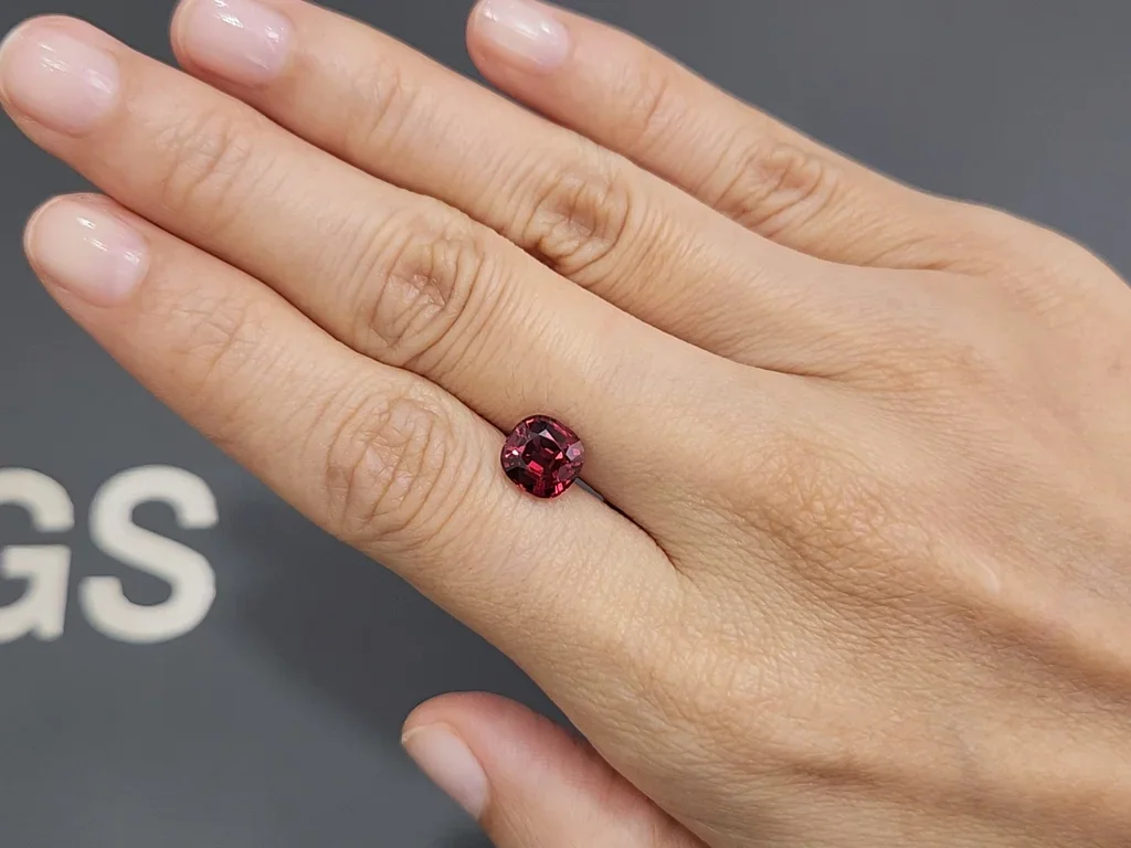 Intense red cushion-cut spinel 2.34 carats, Burma  Image №2