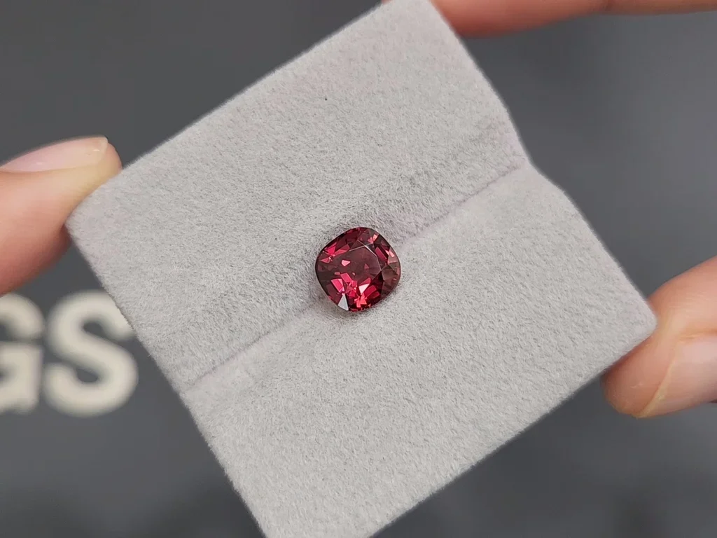 Intense red cushion-cut spinel 2.34 carats, Burma  Image №4