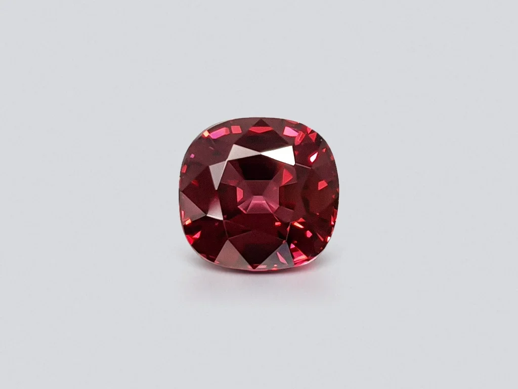 Intense red cushion-cut spinel 2.34 carats, Burma  Image №1