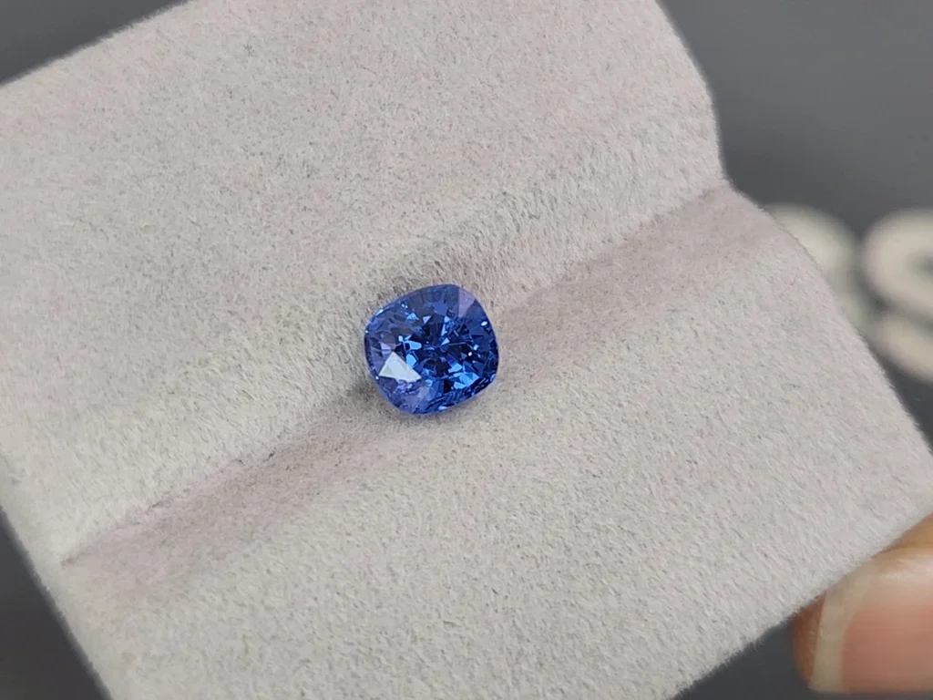 Spinelle de cobalt taille coussin unique et rare, 1,58 carats, Vietnam Image №4