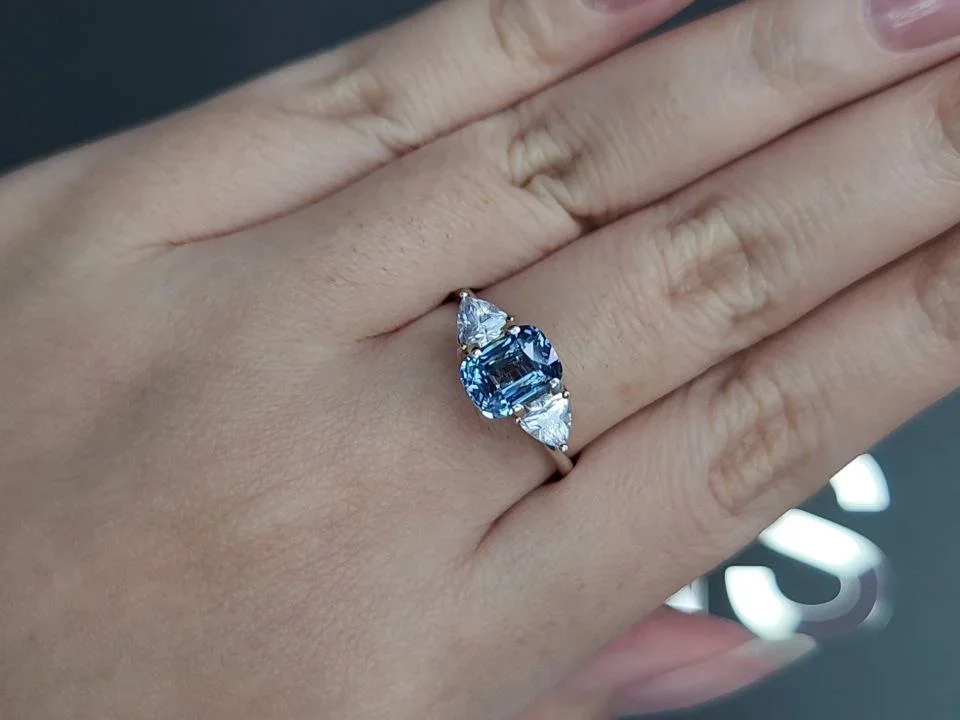 Saphir bleu taille coussin non chauffé 2,08 carats, Sri Lanka Image №5