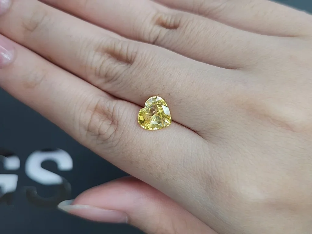 Zafiro amarillo talla corazón de 3,03 ct, Sri Lanka Image №2