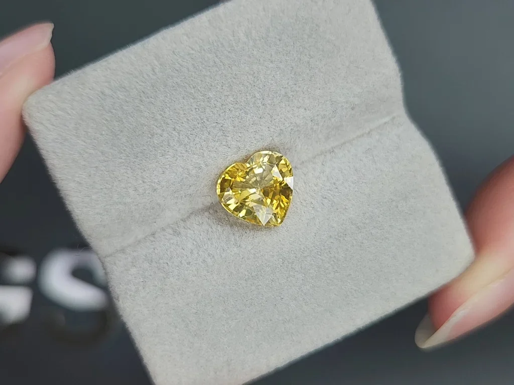 Zafiro amarillo talla corazón de 3,03 ct, Sri Lanka Image №4