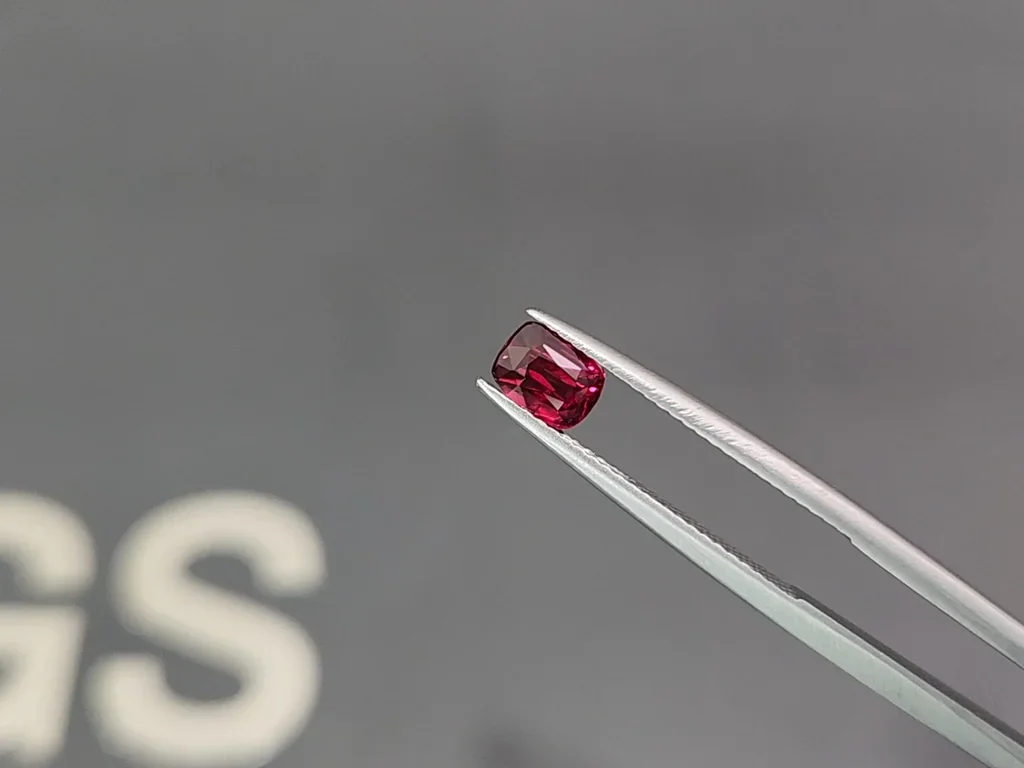 Unbeheizter rubin im kissenschliff 1,03 karats, Mosambik Image №3