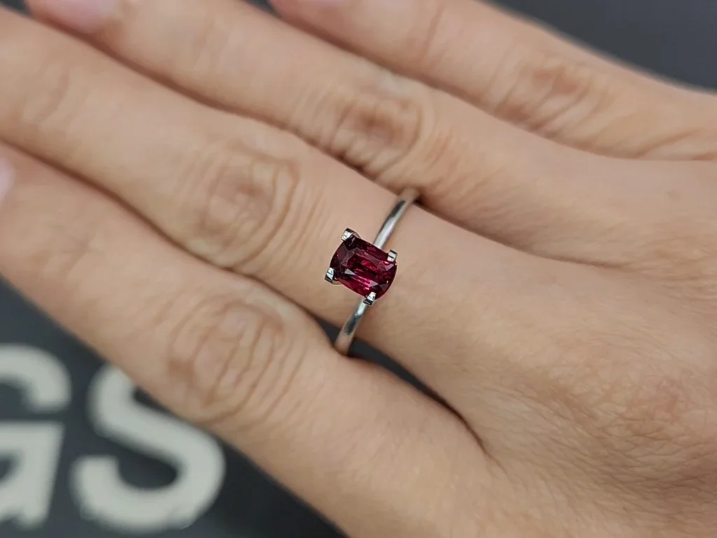 Unbeheizter rubin im kissenschliff 1,03 karats, Mosambik Image №5