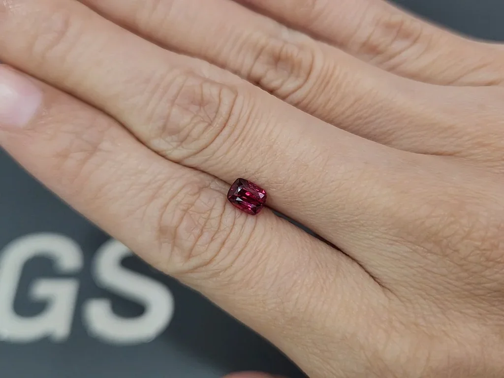 Unbeheizter rubin im kissenschliff 1,03 karats, Mosambik Image №2