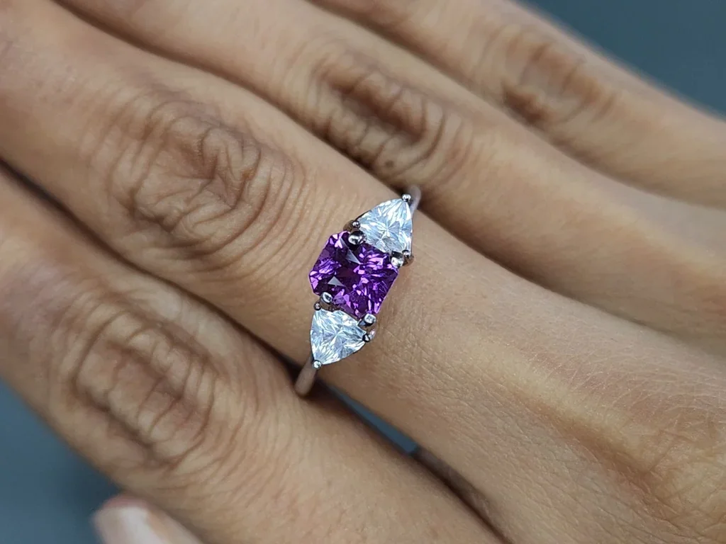 Saphir violet taille radiant non chauffé de 1,23 ct, Madagascar Image №5