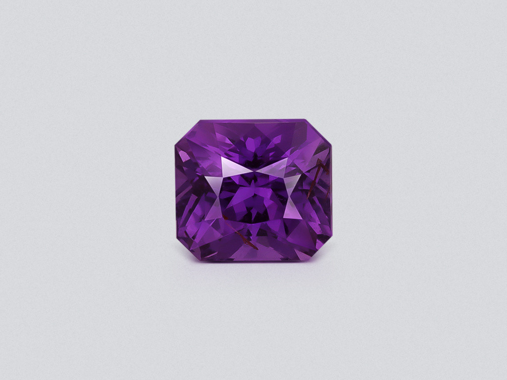 Saphir violet taille radiant non chauffé de 1,23 ct, Madagascar Image №1