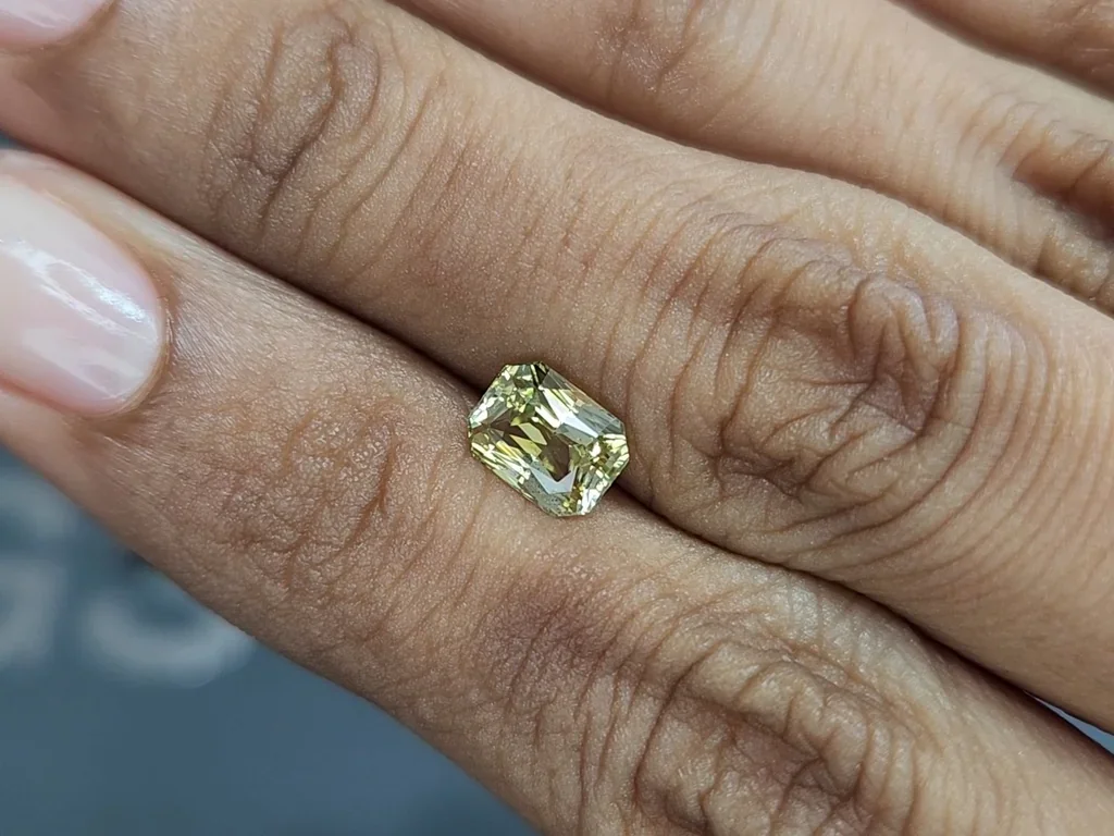 Zafiro amarillo pastel de talla radiante de 1,78 carats, Sri Lanka Image №2
