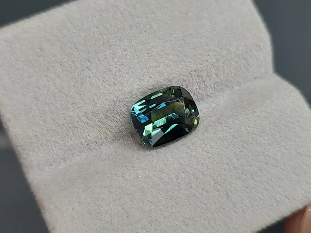 Saphir Blaugrüner im kissenschliff 4,04 karats, Madagaskar Image №4