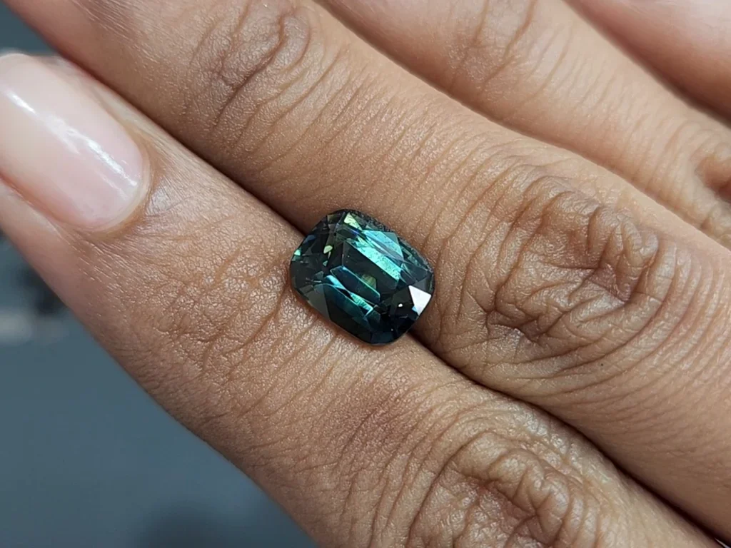 Saphir Blaugrüner im kissenschliff 4,04 karats, Madagaskar Image №2