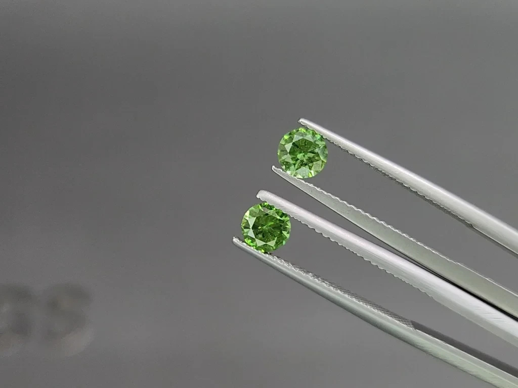 Pair of tsavorites round cut 1.03 carats, Tanzania Image №3