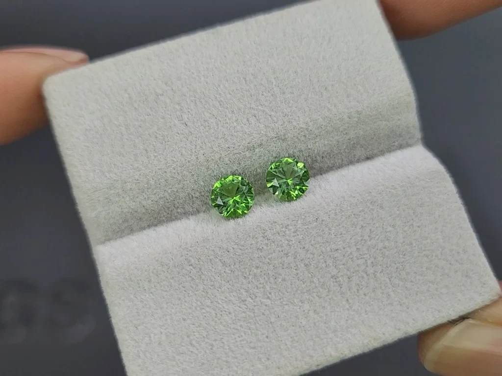 Pair of tsavorites round cut 1.03 carats, Tanzania Image №4
