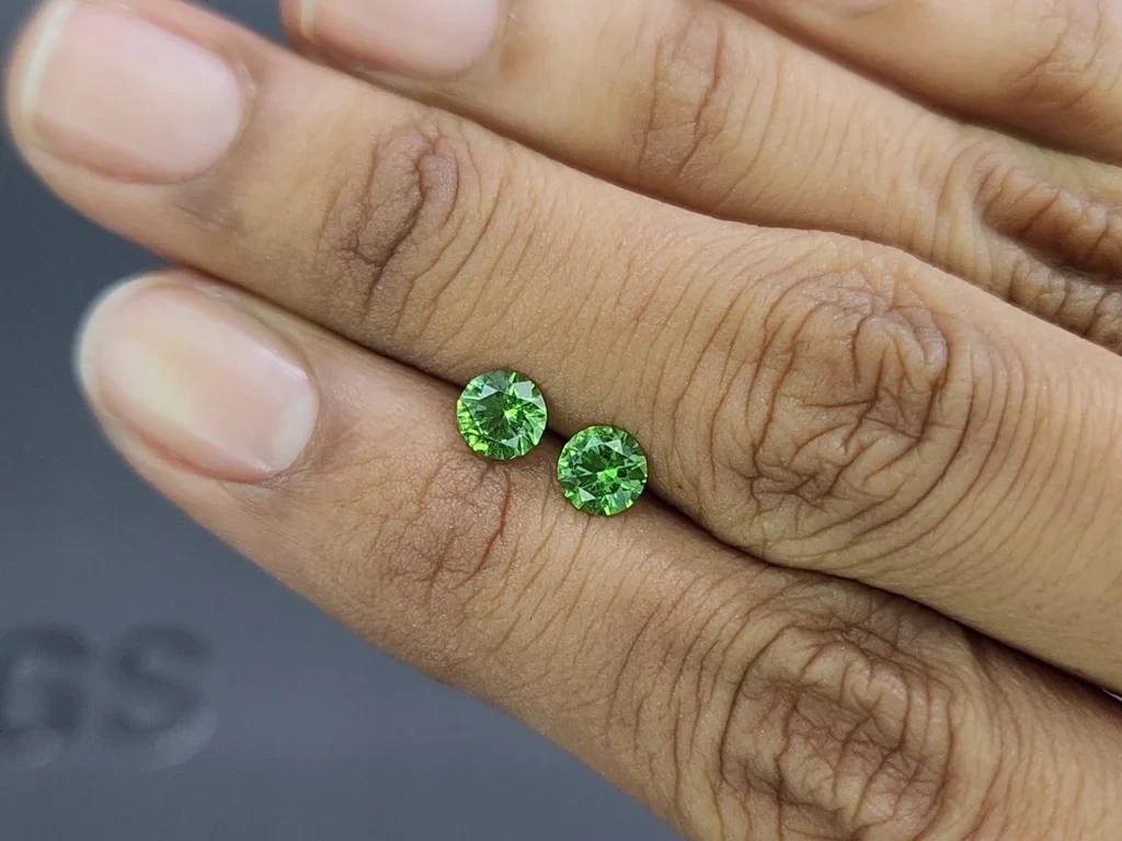 Pair of tsavorites round cut 1.03 carats, Tanzania Image №2