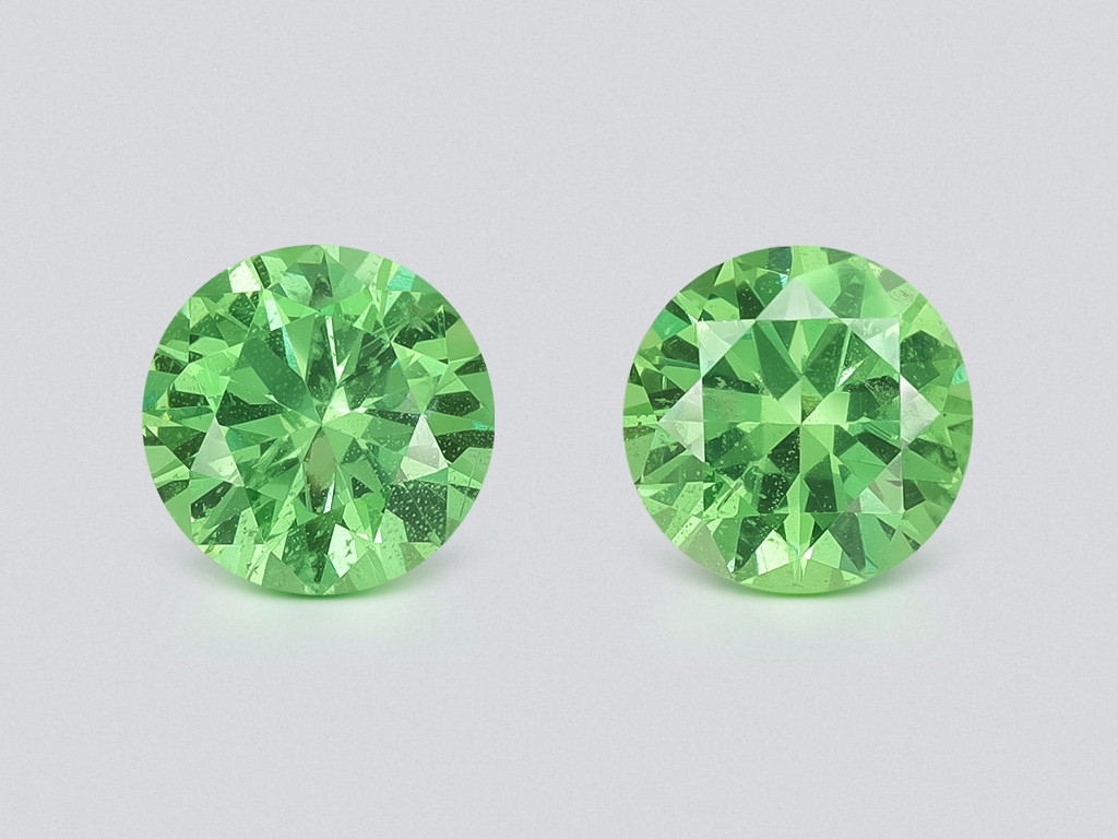 Pair of tsavorites round cut 1.03 carats, Tanzania Image №1