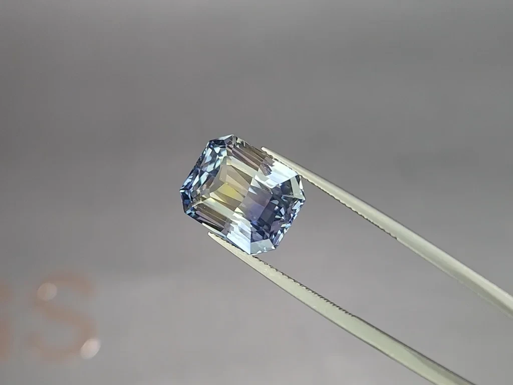 Unheated Bi-Color yellow-blue sapphire in octagon cut 15.45 carats, Sri Lanka  Image №3
