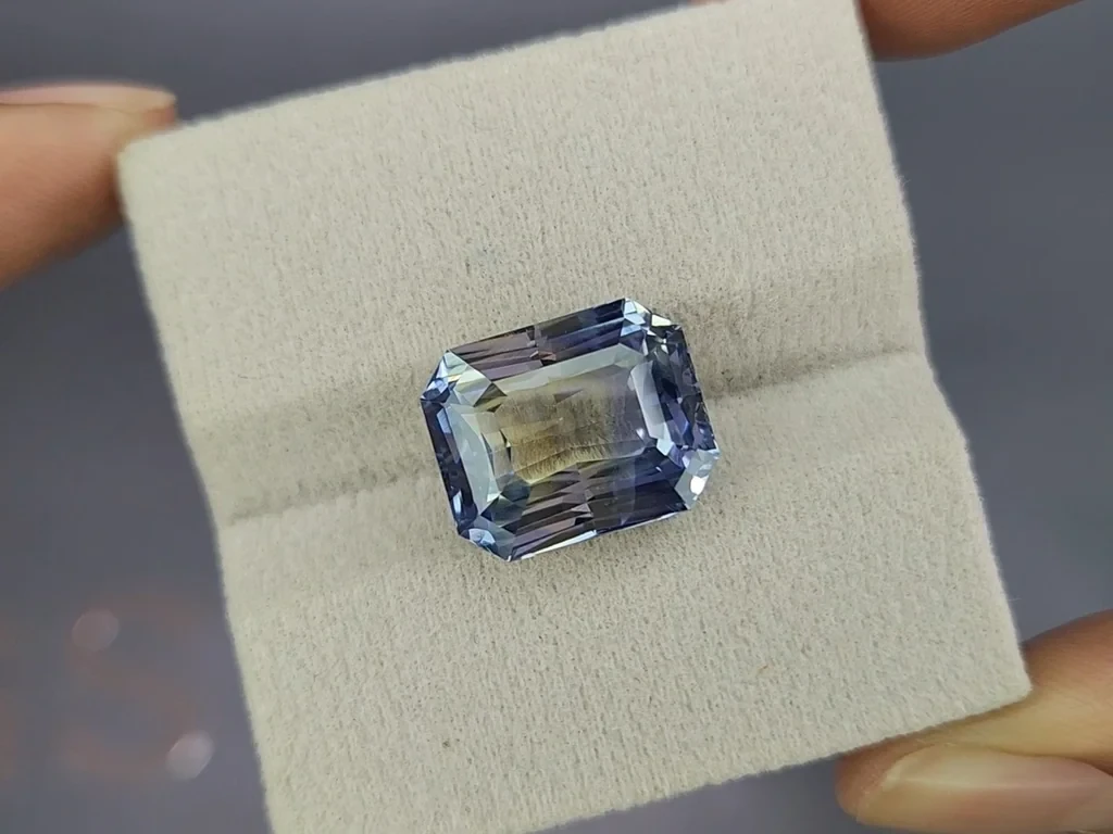 Unheated Bi-Color yellow-blue sapphire in octagon cut 15.45 carats, Sri Lanka  Image №4