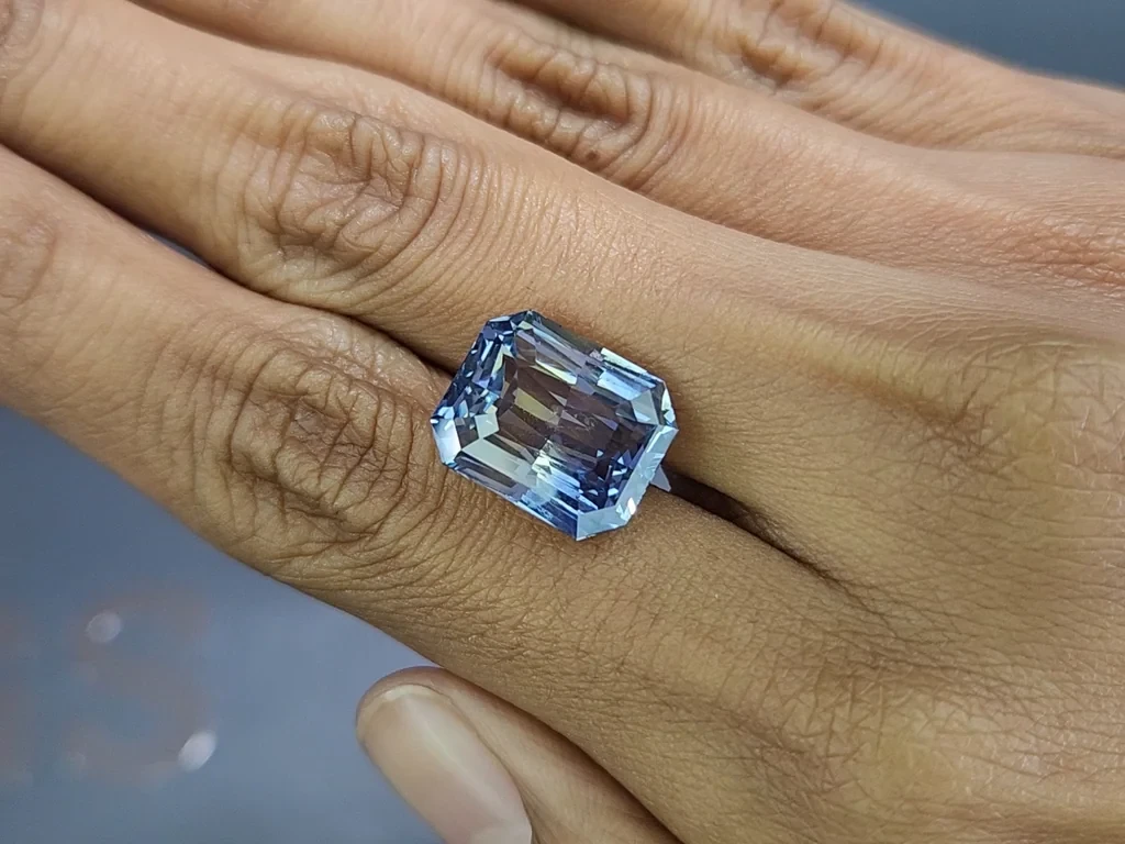 Unheated Bi-Color yellow-blue sapphire in octagon cut 15.45 carats, Sri Lanka  Image №5
