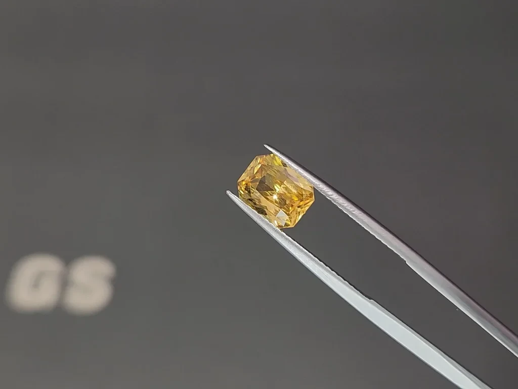 Leuchtend gelber saphir im radiant-schliff 2,53 karat, Sri Lanka Image №3
