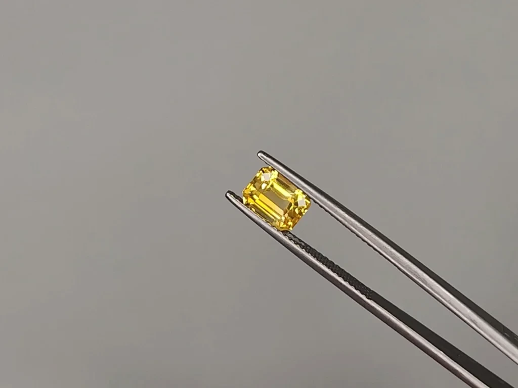 Saphir Vivid Yellow de 2,05 carats taille octogonale, Sri Lanka Image №2