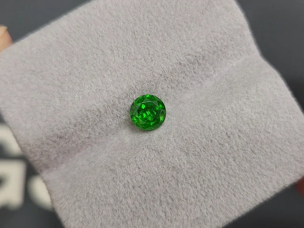 Uraler Demantoid im Kreisschliff 0,89 Karat Image №4