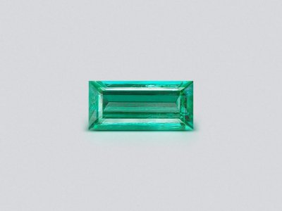 Vibrant green emerald from Colombia in baguette cut 1.54 ct photo