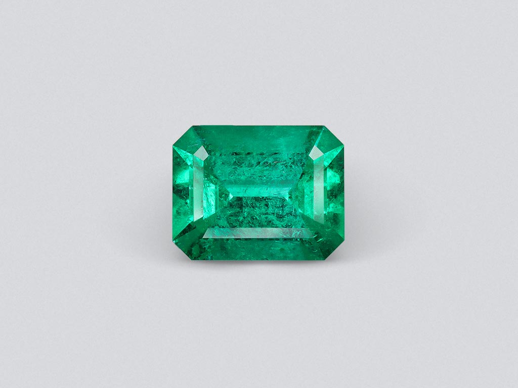Unique Muzo Green emerald from Colombia in octagon cut 5.01 carats Image №1