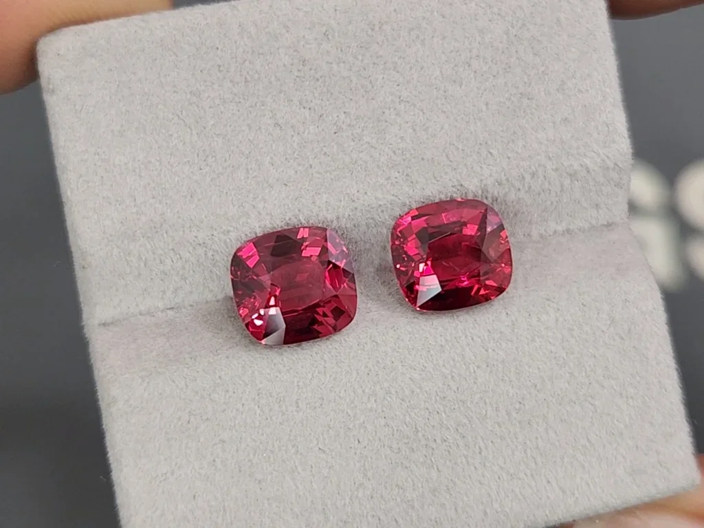 Pair of vibrant vivid red cushion-cut spinels 5.54 carats, Vietnam Image №4