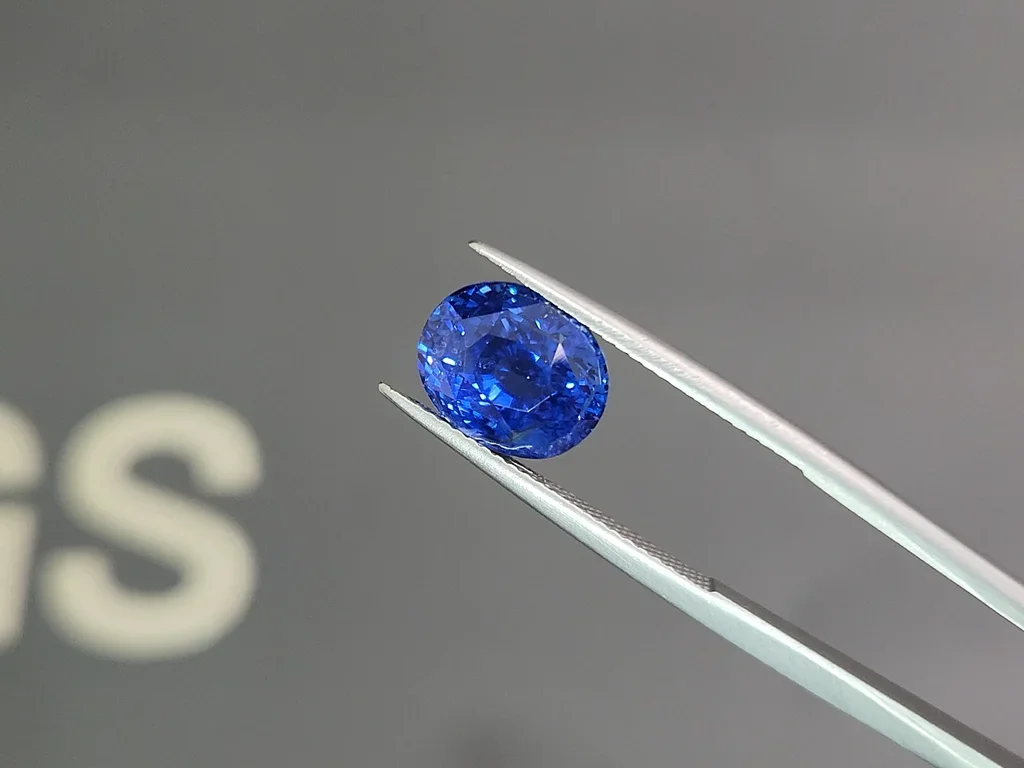 Saphir bleu royal taille ovale non chauffé 6,67 carats, Sri Lanka Image №3