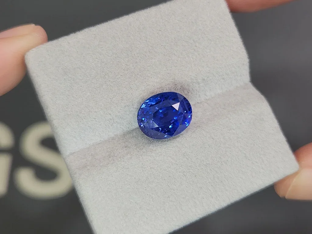 Saphir bleu royal taille ovale non chauffé 6,67 carats, Sri Lanka Image №4