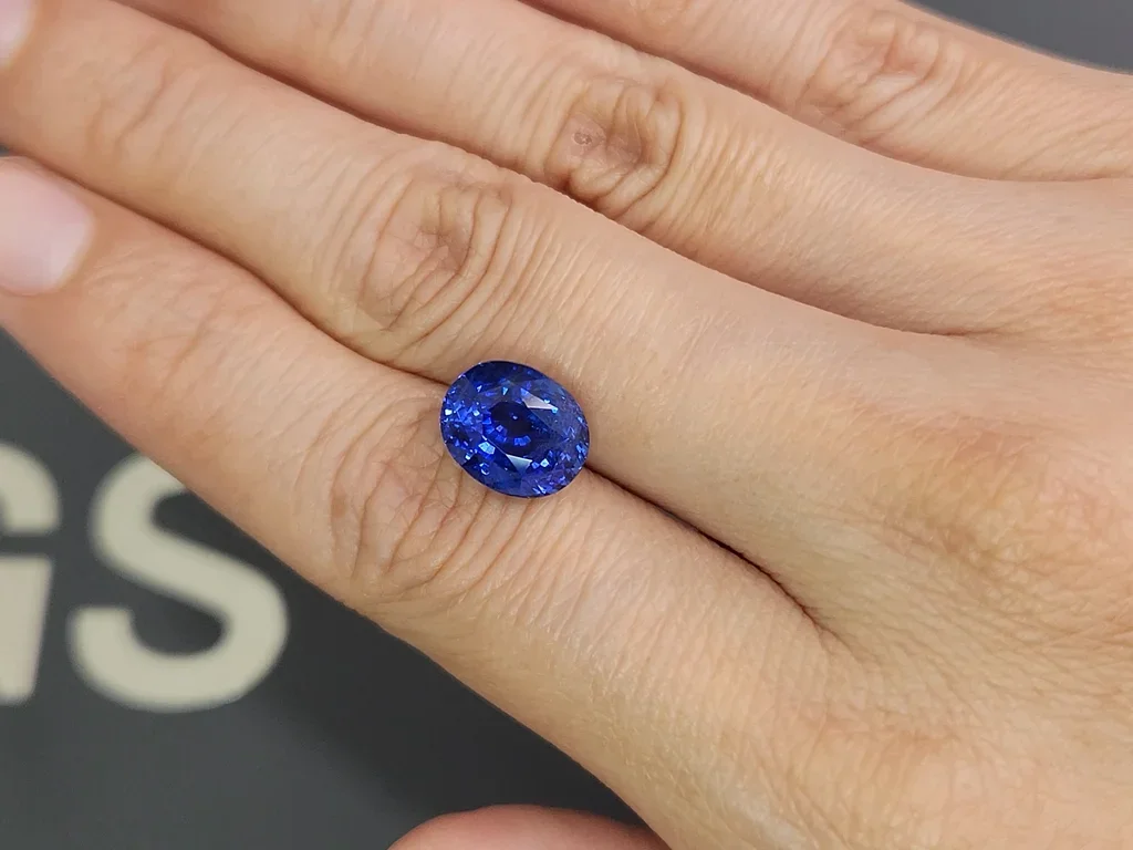 Saphir bleu royal taille ovale non chauffé 6,67 carats, Sri Lanka Image №2