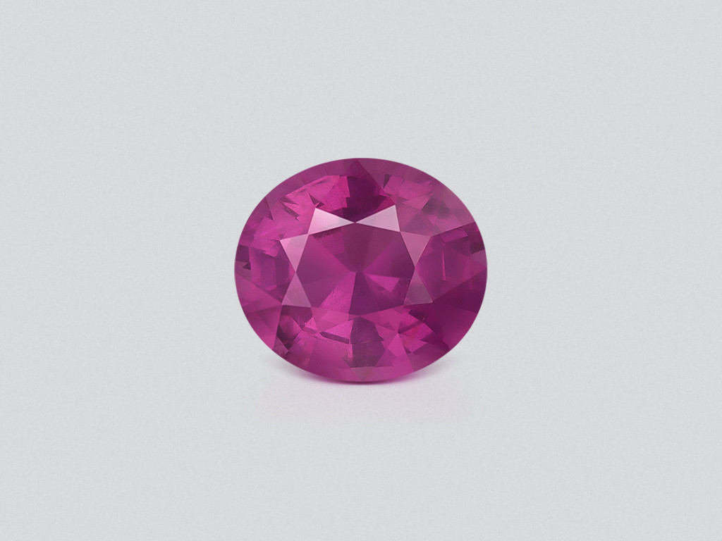 Espinela rosa con efecto seda rutilada de corte ovalado de 5,00 carats, Tanzania Image №1