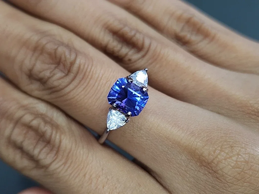 Tanzanite taille radiant 2,28 carats, Tanzanie Image №5