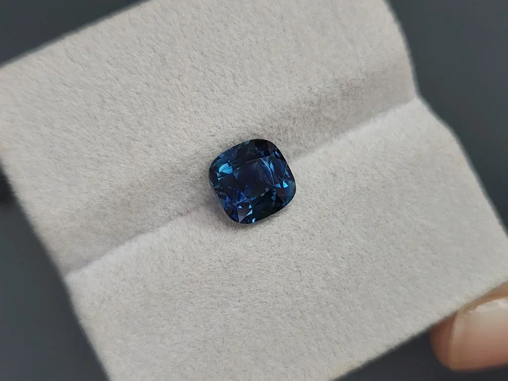 Zafiro verde azulado de talla cojín sin calentar de 3,00 quilates, Madagascar Image №4