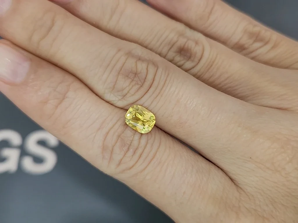 Saphir jaune vif taille coussin de 1,55 carat, Sri Lanka Image №2