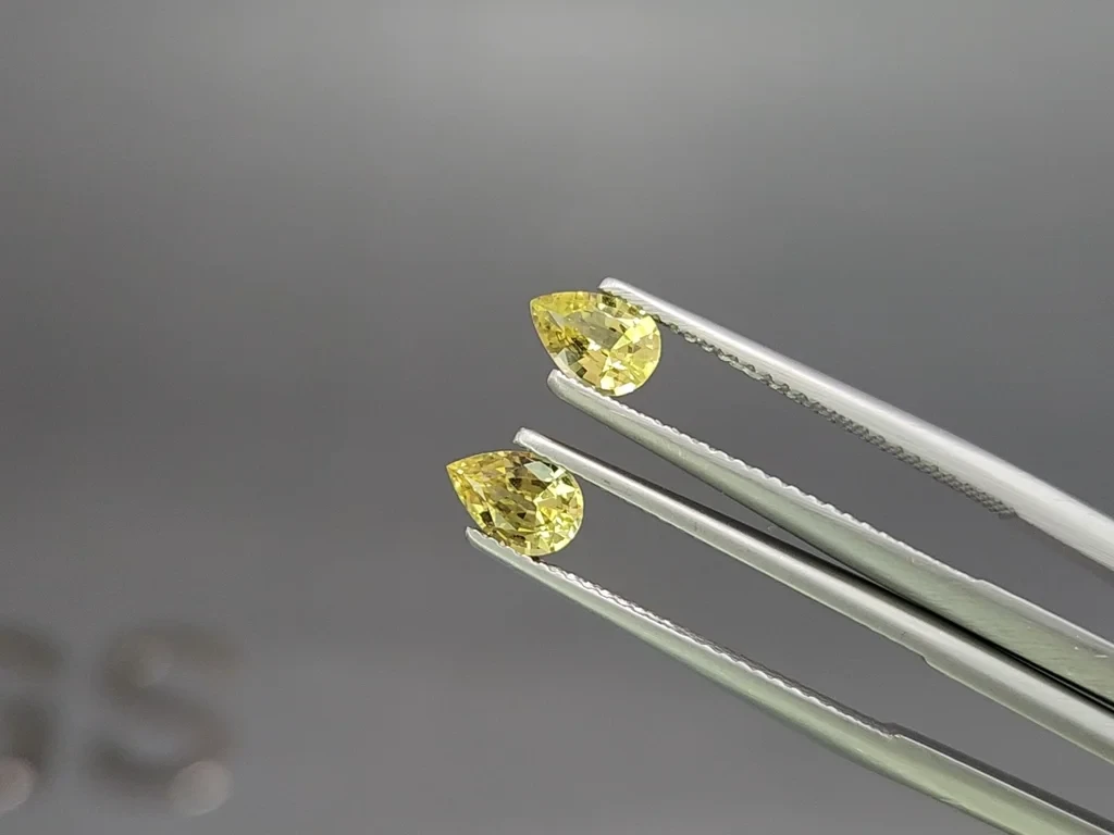 Paire de saphirs jaunes taille poire non chauffés, 1,17 carat, Madagascar Image №3