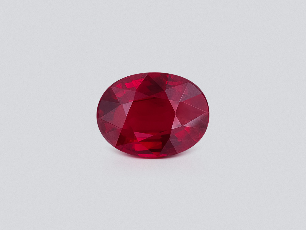 Unbehandelter rubin im Pigeon-Blood schliff oval 2,50 karat, Mosambik Image №1