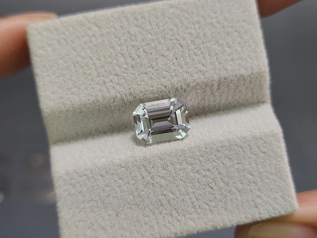 Kunzite octagon cut 2.64 carats, Pakistan Image №4