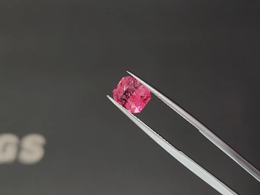 Leuchtend rosa Mahenge-spinell im radiant-schliff 2,53 karat, Tansania Image №3