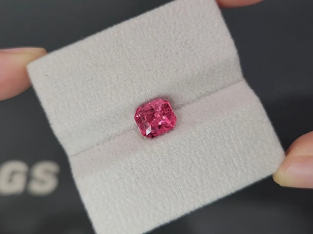 Leuchtend rosa Mahenge-spinell im radiant-schliff 2,53 karat, Tansania Image №4