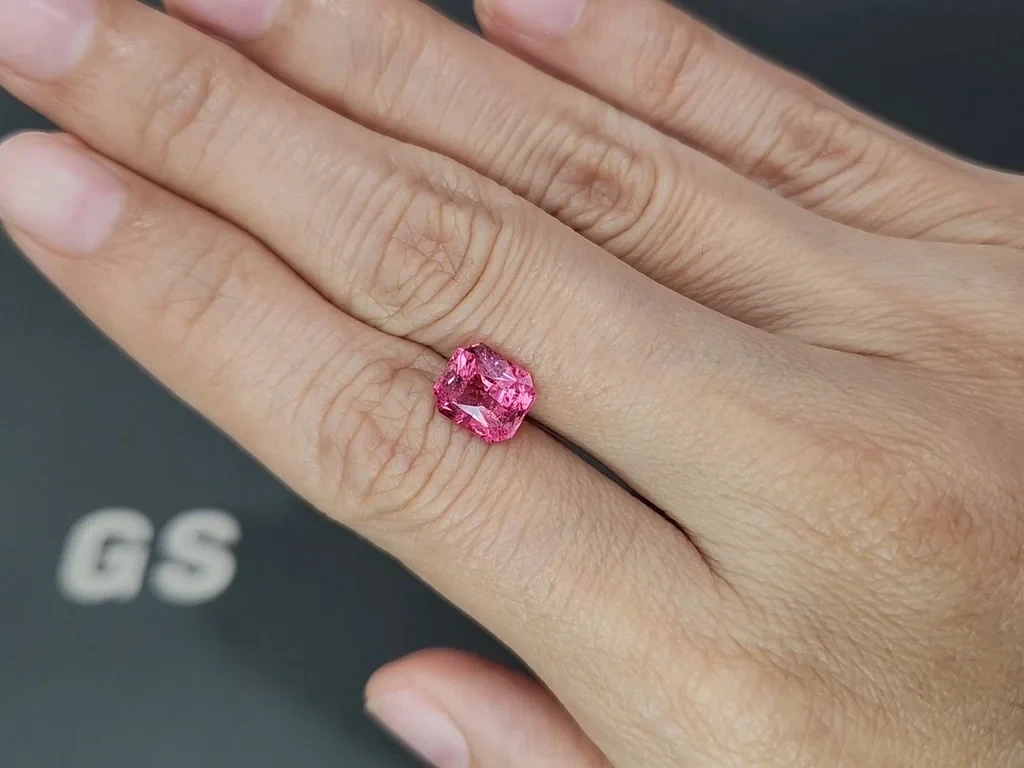 Leuchtend rosa Mahenge-spinell im radiant-schliff 2,53 karat, Tansania Image №2