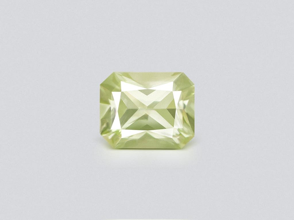 Saphir taille radiant vert clair non chauffé 0,88 carats, Madagascar Image №1