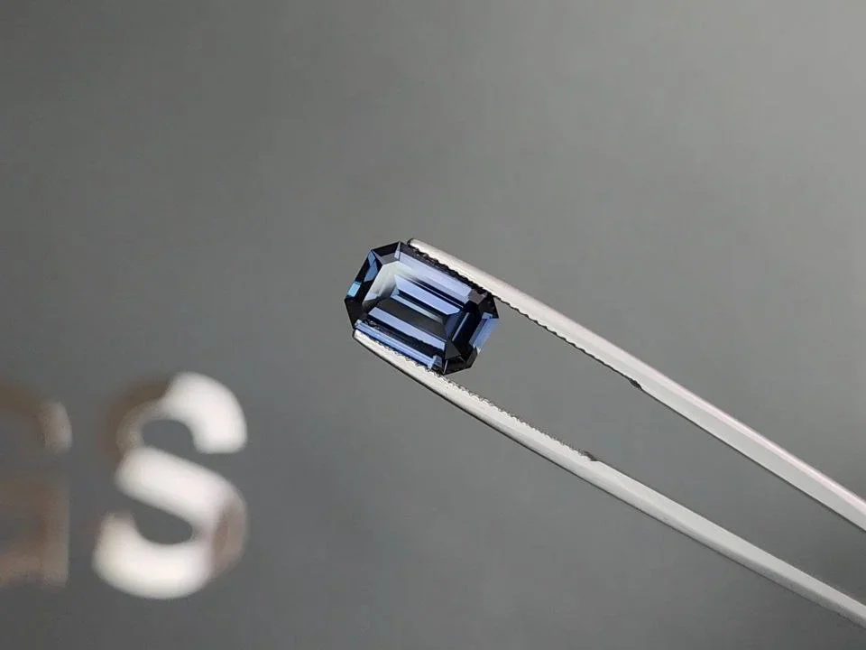 Espinela azul talla octogonal de 3,29 quilates, Tanzania Image №3