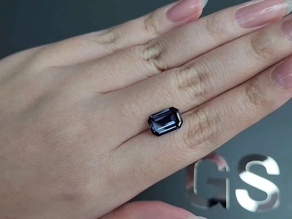 Espinela azul talla octogonal de 3,29 quilates, Tanzania Image №2