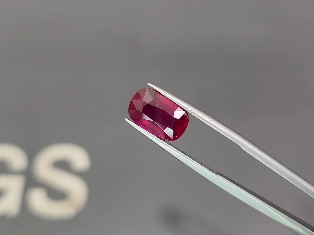 Investment grade Pigeon's Blood red ruby in cushion cut 5.04 carats, Mozambique (SSEF, GRS) Image №3