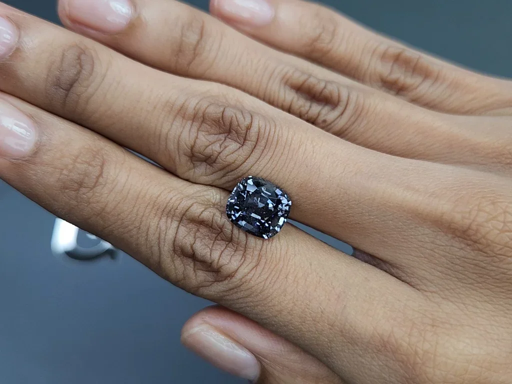Grey spinel cushion cut  5.39 carats, Burma Image №2