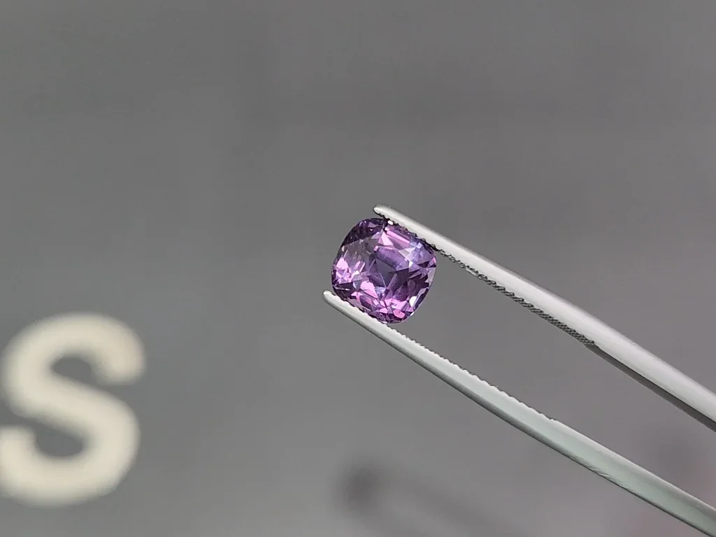 Garnet сolor сhange  сushion сut 3.17 carats,  Africa Image №4