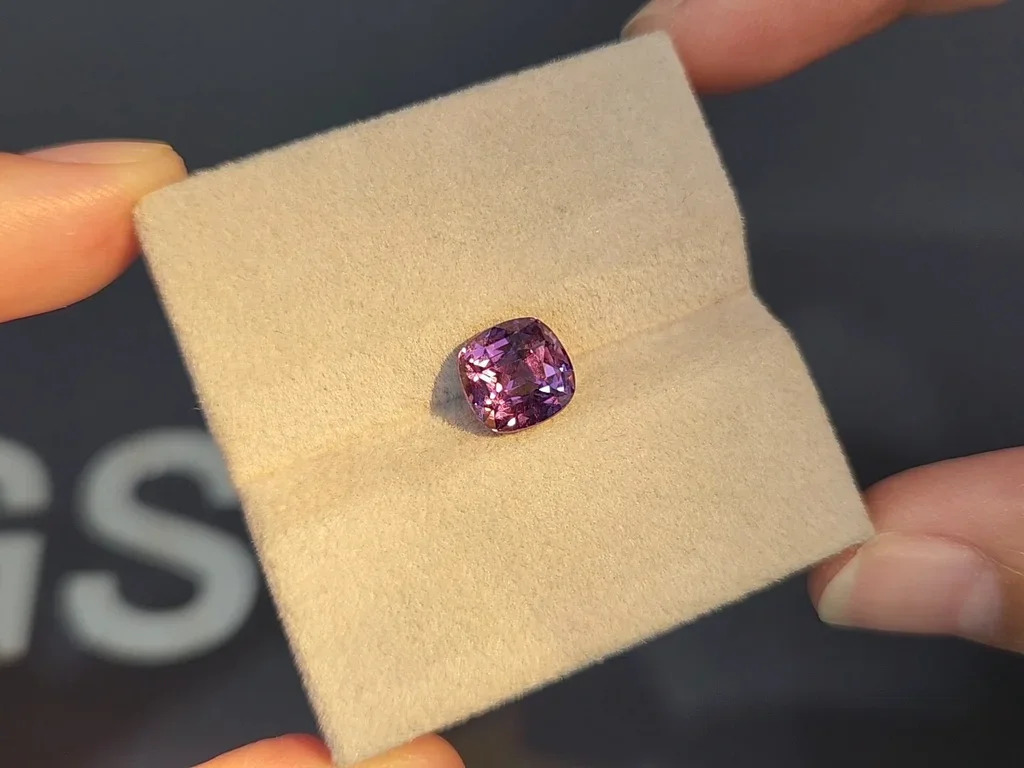 Garnet сolor сhange  сushion сut 3.17 carats,  Africa Image №7