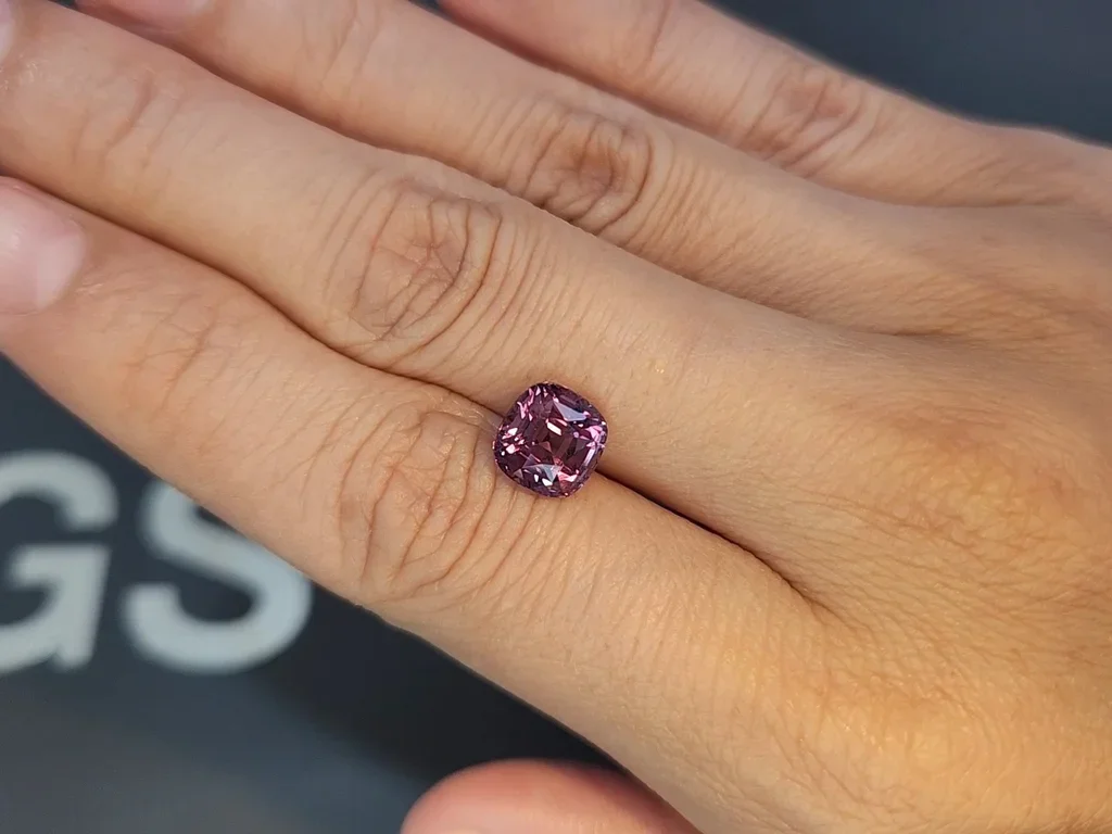 Garnet сolor сhange  сushion сut 3.17 carats,  Africa Image №3
